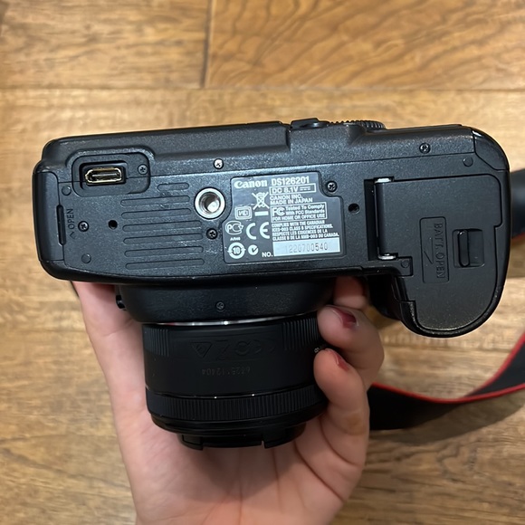 Canon Camera 5D Mark II - Picture 5 of 5